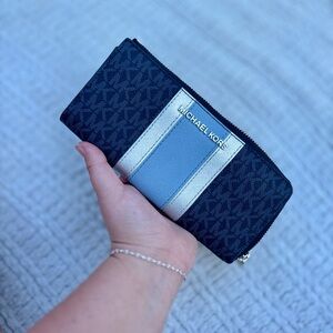Michael Kors Navy and Silver Zip Wallet